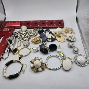 SINGLE Earrings Junk Lot 25 Pieces Mixed Color Craft Repurpose Project SKU 2961